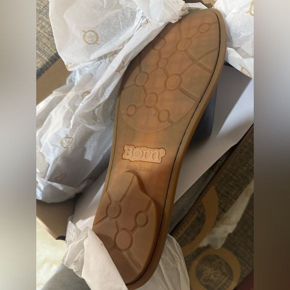 🎉LAST CHANCE🎉 Born Miarra Big Buckle Slide Sandals - Leather - Picture 7 of 10